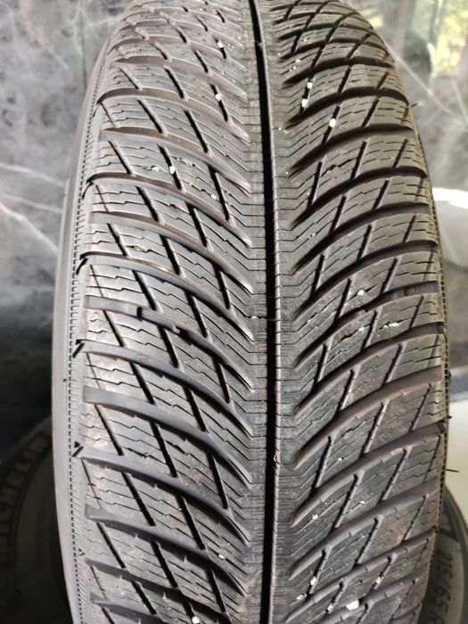 2 бр зимни 215/65/17 Michelin 22г