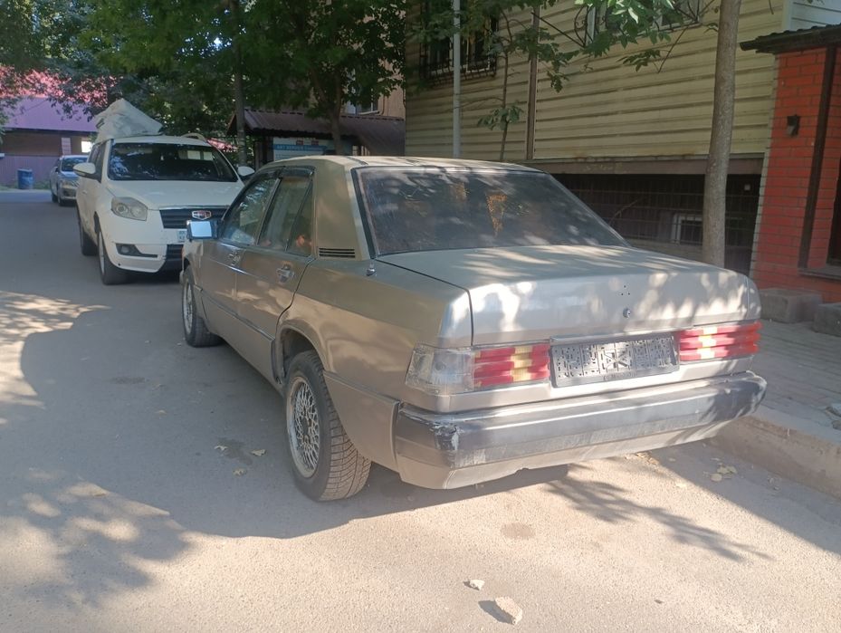 Мерс 190 в околохреновом состоянии