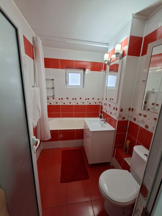 Ofer spre inchiriere apartament cu 2 camere cf.1  decomandat