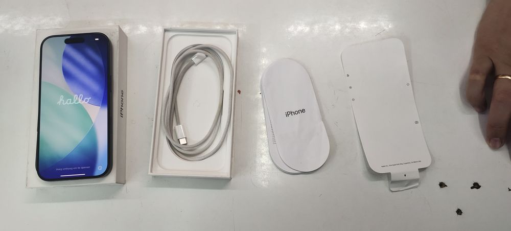 Продам Айфон 16 про 256