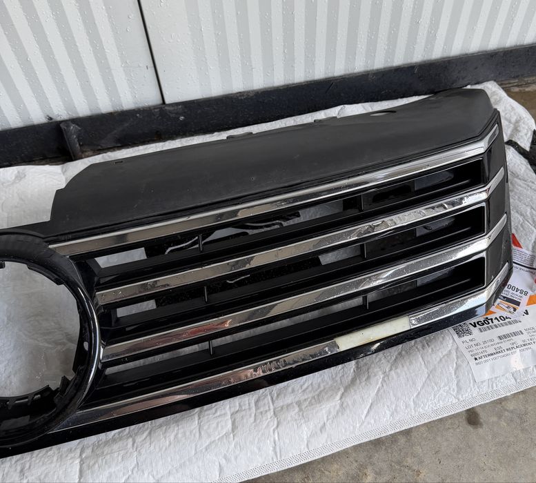 Предна решетка за VW Passat B7