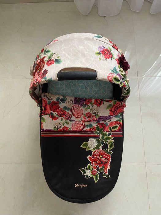 Кош за новородено Cybex Priam 4/ e-Priam Lux Spring