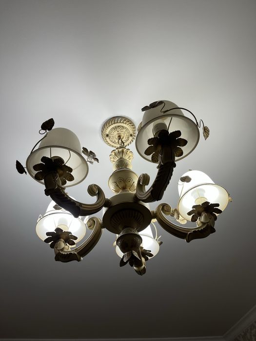 Продам люстру в отличном состоянии