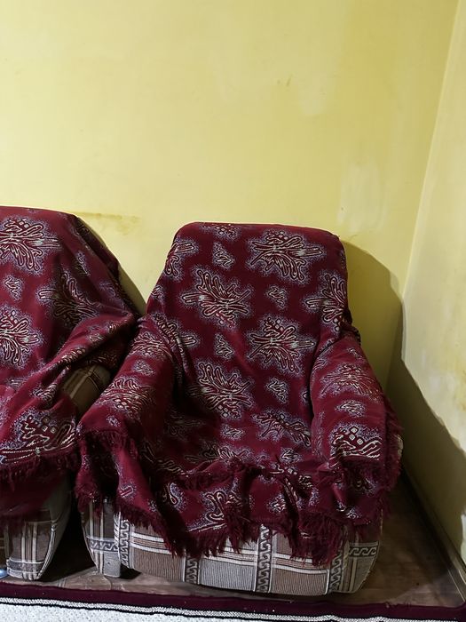 Продам диван с креслами + 6 стульев в подарок!