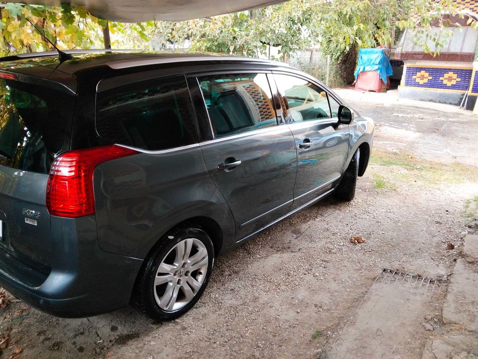 Vând Peugeot 5008 1.6 16v din 2010 unic proprietar in Romania