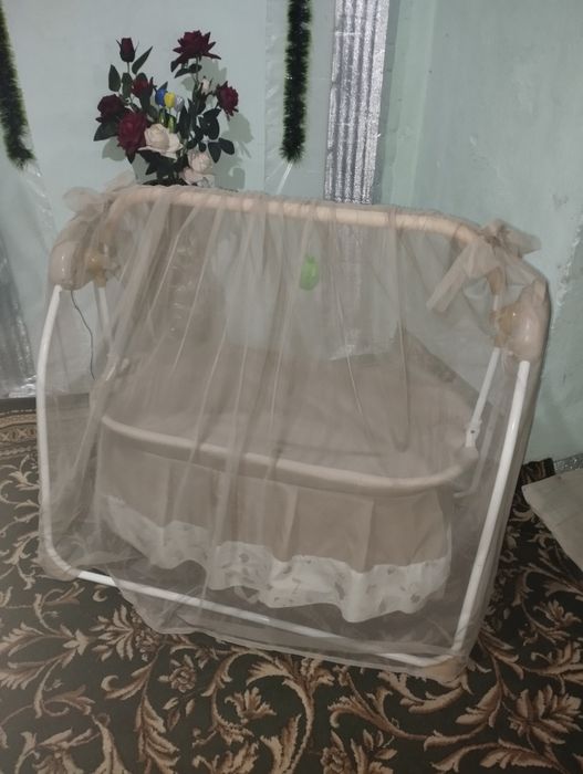 Aqilli belanchak chaqaloq uchun elektronniy