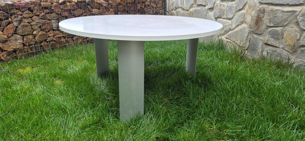 3 броя маси - дърво с метални крака