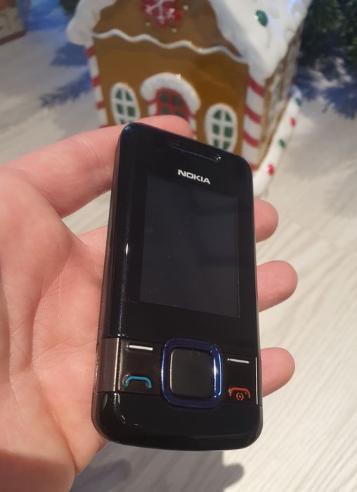 Vând Nokia 7100s Nou (0 minute).Pret 180 ron