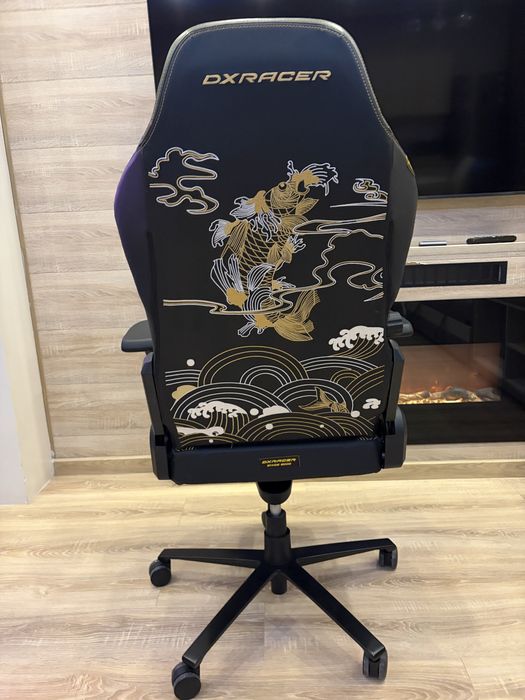 Игровое кресло DxRacer