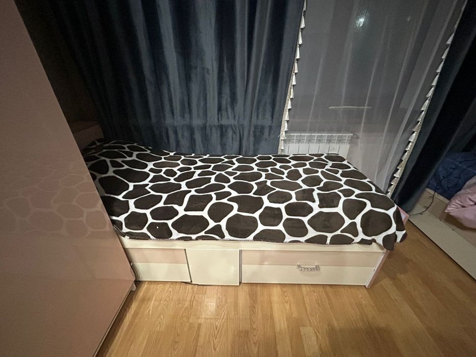 Спальный гарнитур с двумя кроватями