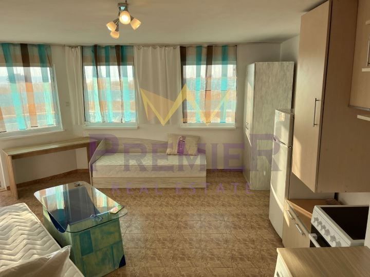 Дава се под наем Едностаен апартамент в Варна, Левски - 41 кв.м за 306 € - Снимка #2