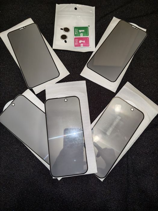 Отдам чехлы/стекла на Iphone 15