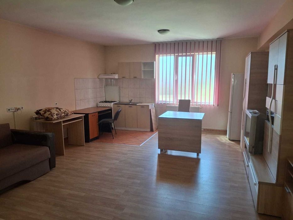 Dau în chirie apartament zona Cantemir