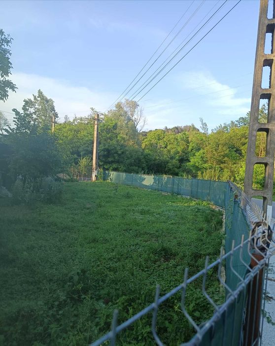 Vând casa la țară