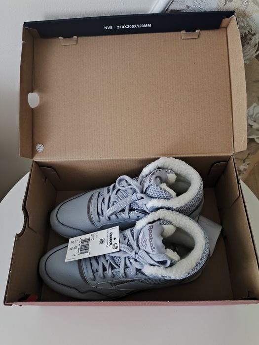 Новые утепленные кроссовки Reebok