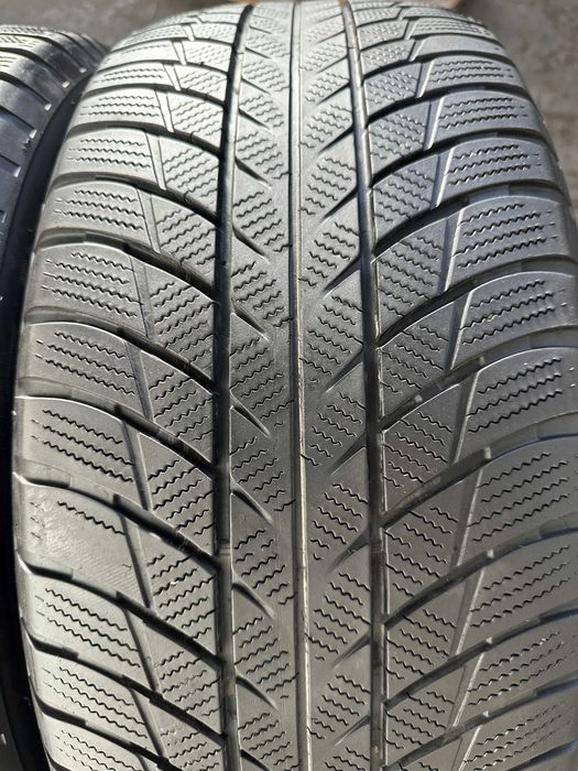 SET 2 Anvelope Iarna 245/50 R19 BRIDGESTONE Blizzak LM 001 - runflat