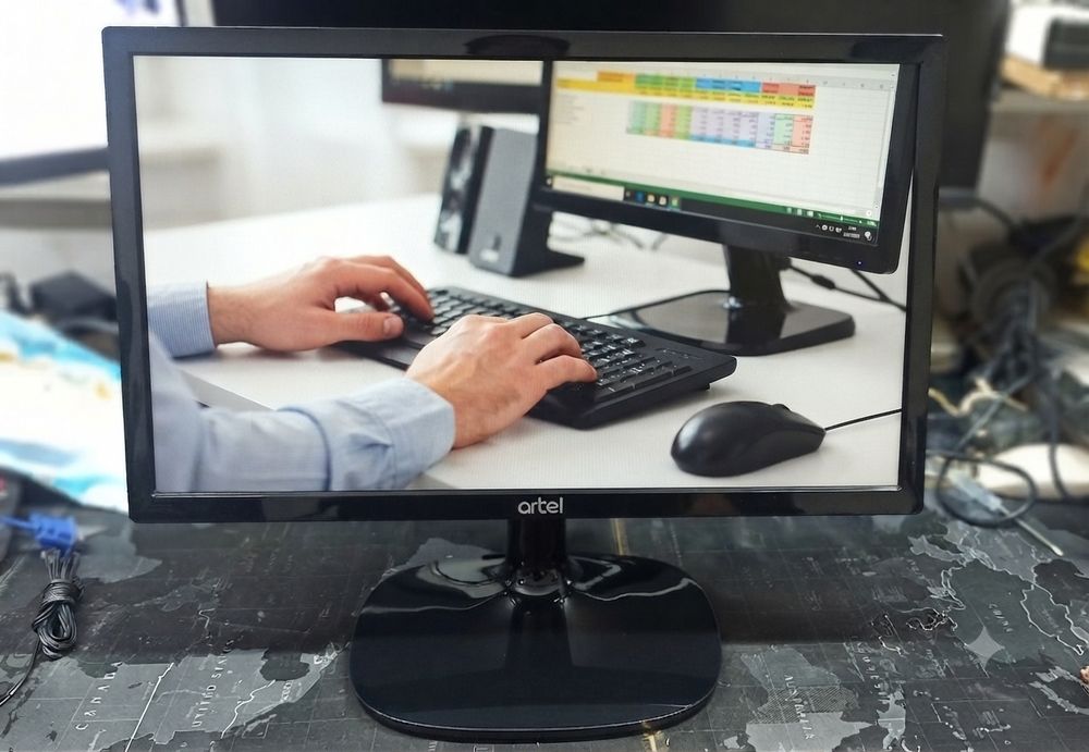 Продается монитор Artel LED M100019D