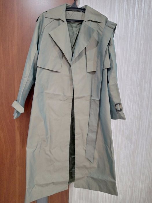 Продам новые курточки , тренчи