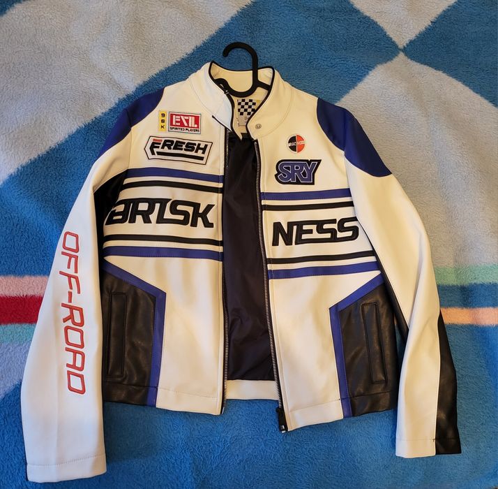 Vând geaca Berska de femei