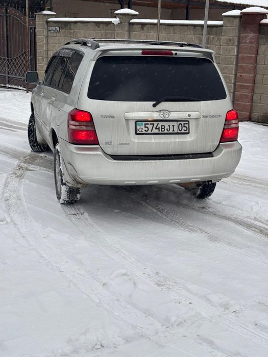 Продам машину тойота хайландер.