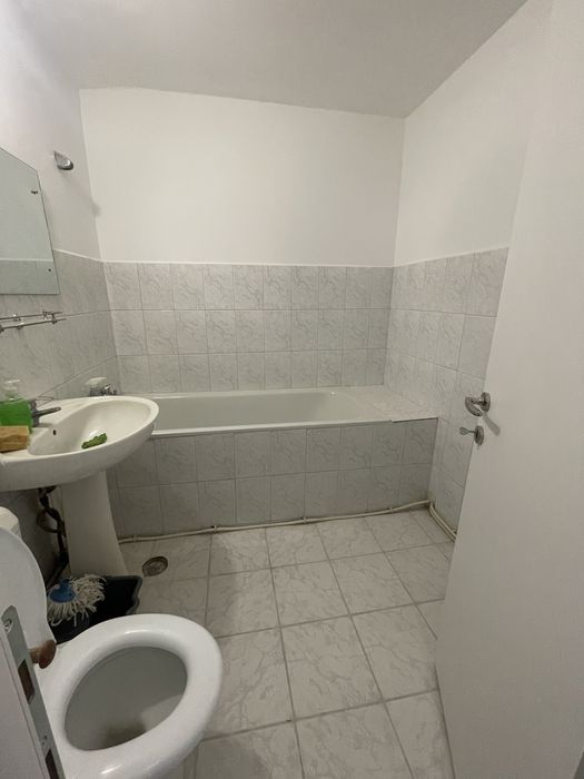 De vanzare- Apartament 3 camere, etaj 3, zona Ariesului