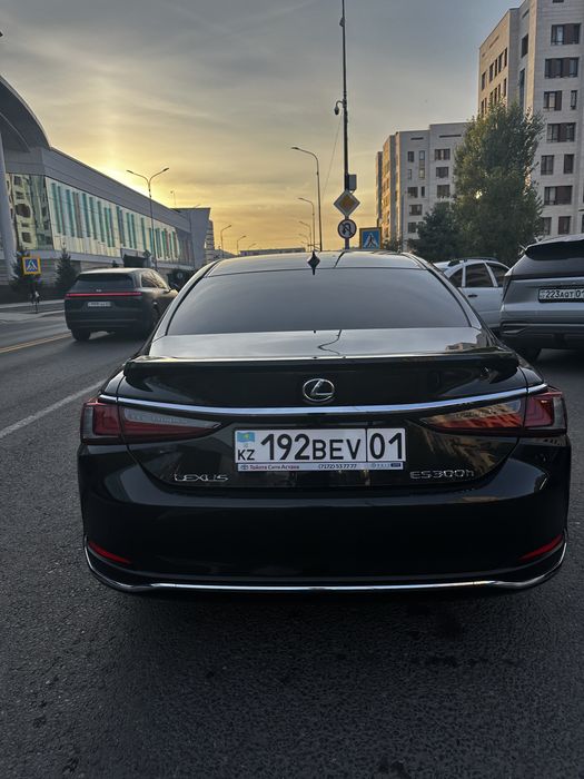 Lexus ES300h 2023