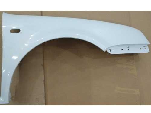 Aripa stanga fata VW Golf IV 97 – 03 vopsita alb B9A
