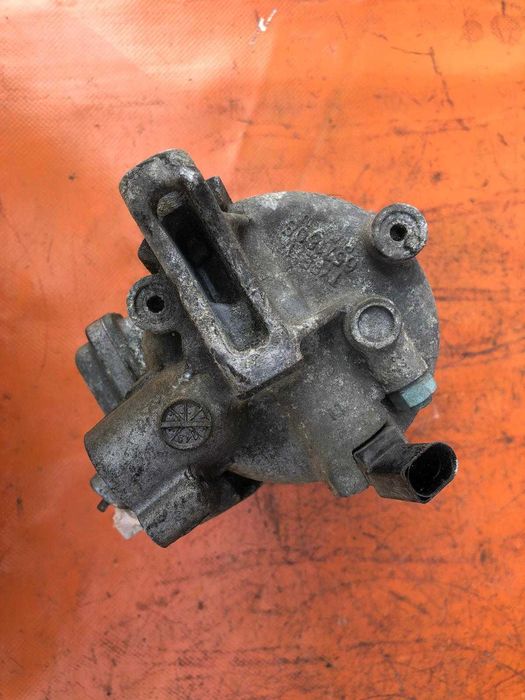 Compresor clima VW Passat B7 1.6 tdi 5N0820803E