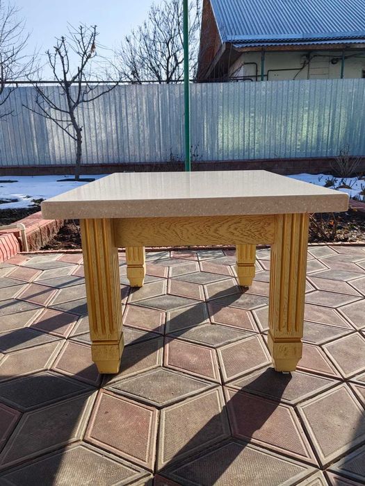 Продам стол журнальный