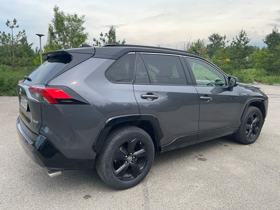 Toyota RAV 4 гибрид . 2021