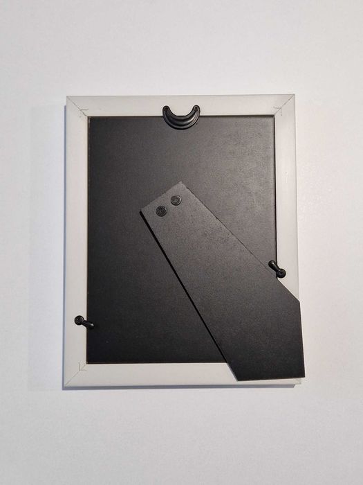 Пластмасова черно-бяла фоторамка за снимки