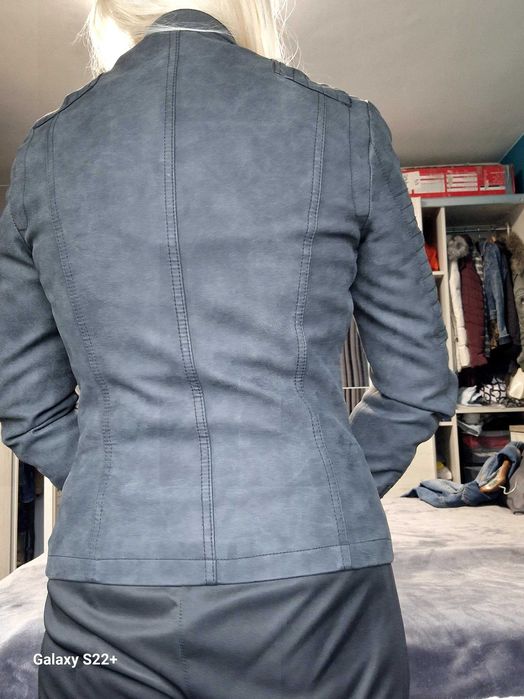 Продавам сако от изкуствена кожа