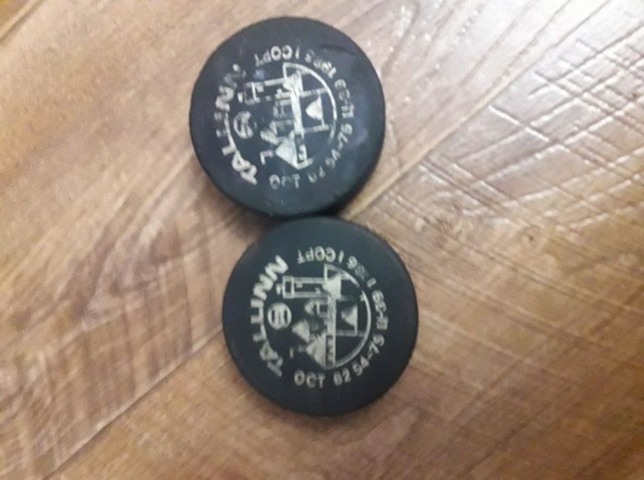 Продам шайбу хоккей