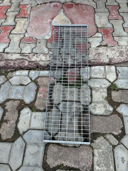 Trepte zincate pentru scări metalice