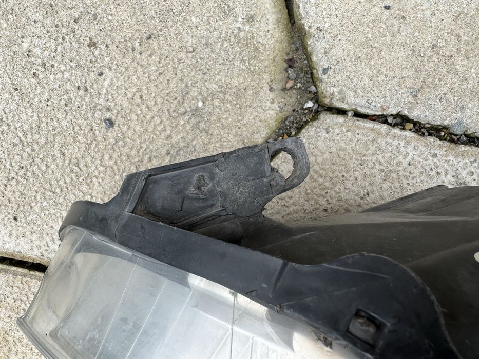 Фейсов ляв фар Корса Д