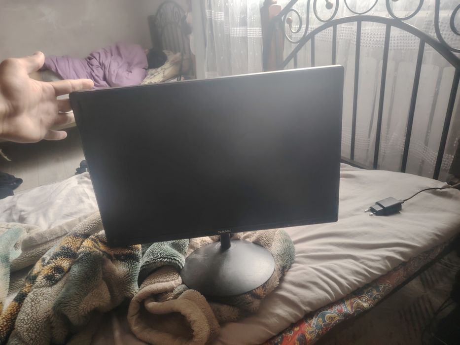 Монитор и клавиш