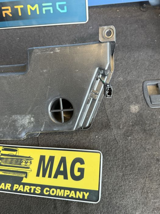 Бас колона буфер субуфер Audi A4 B8 комби обикновен 8k9035382