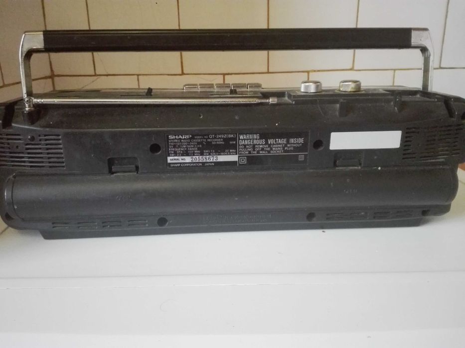 Радиокасетофон SHARP и съветска кинокамера " Quarz".