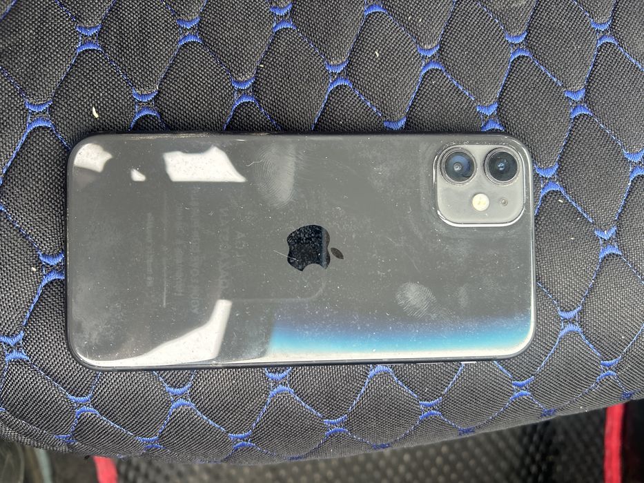 Продам Айфон 11