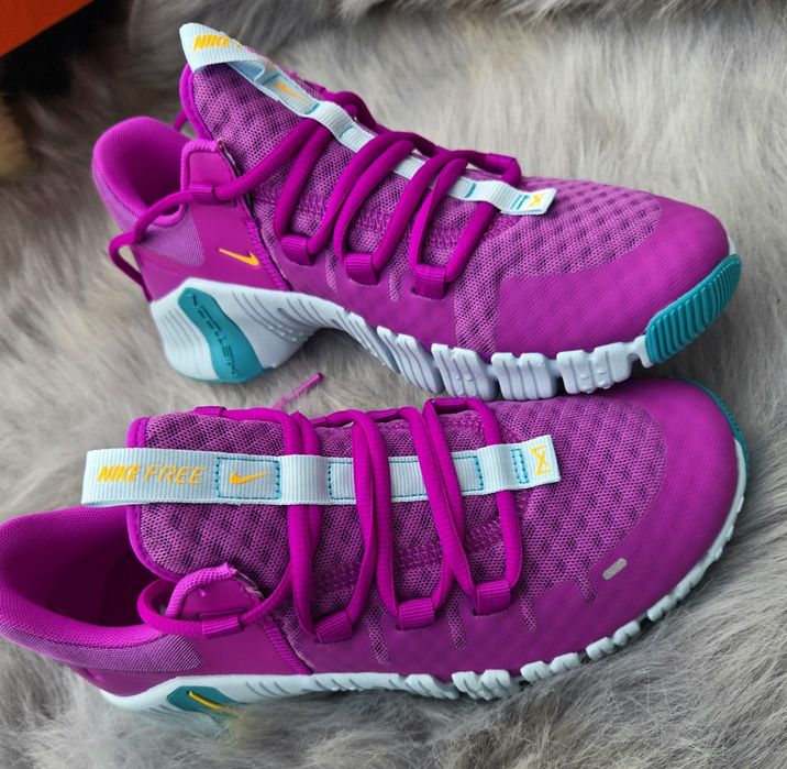 Nike Metcon оригинални дамски сникърси нови с оригиналната  кутия 38.5