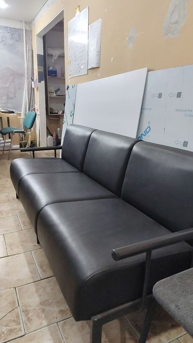 Диван  для офиса удобное.