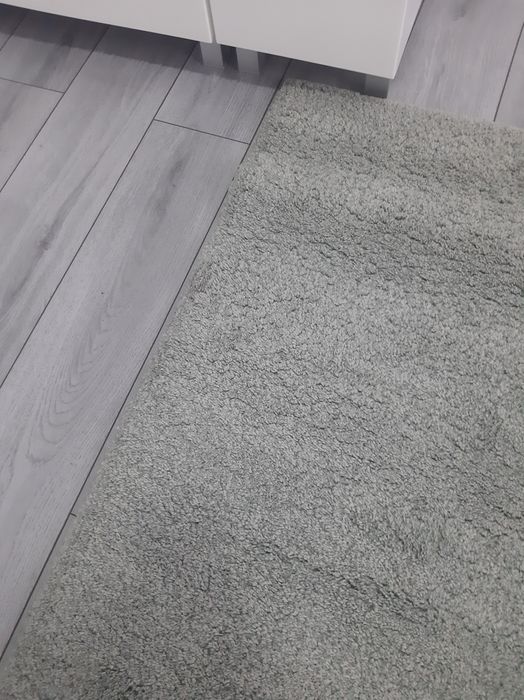 Vând covor gri 140×200