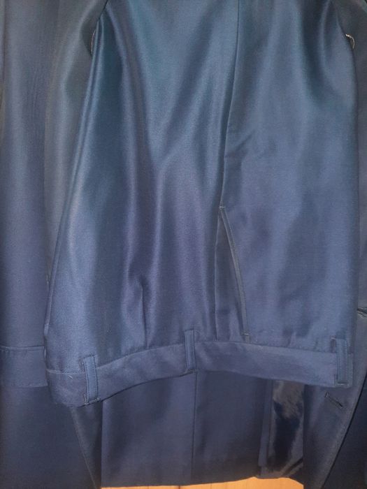 Продаются костюмы