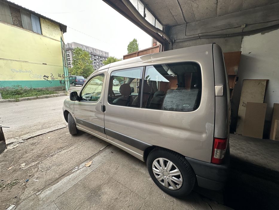 Затъмняване на стъкла ,Автодетайлинг ,претапициране на волани и тавани