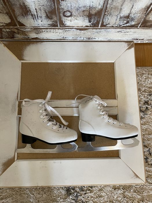 Кънки за лед подходящи за крак 31/32. Обувани 2 пъти , като нови!