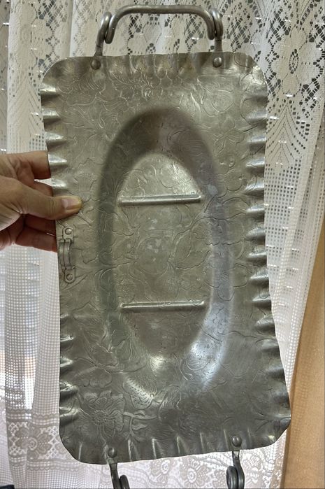 Стар винтидж алуминиев поднос с флорални мотиви