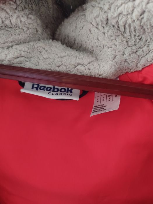 Парк-а - пухов-ик Reebok Classic.