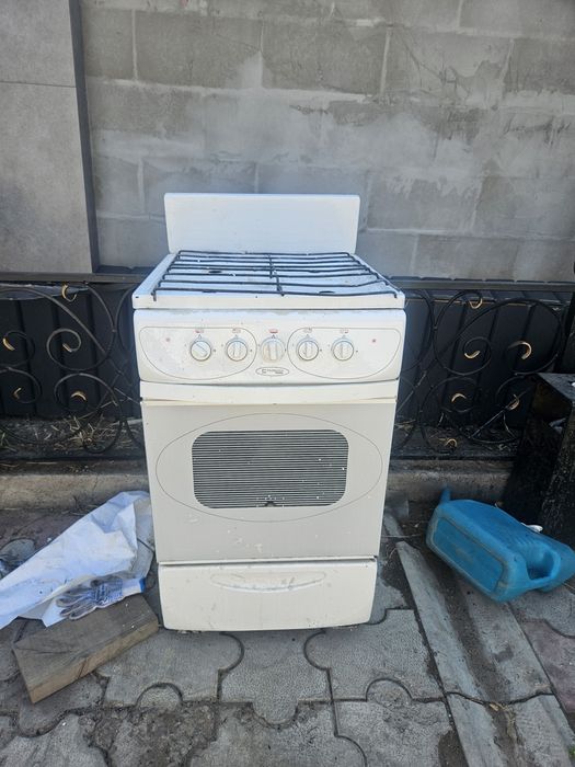 Продам газ плиту