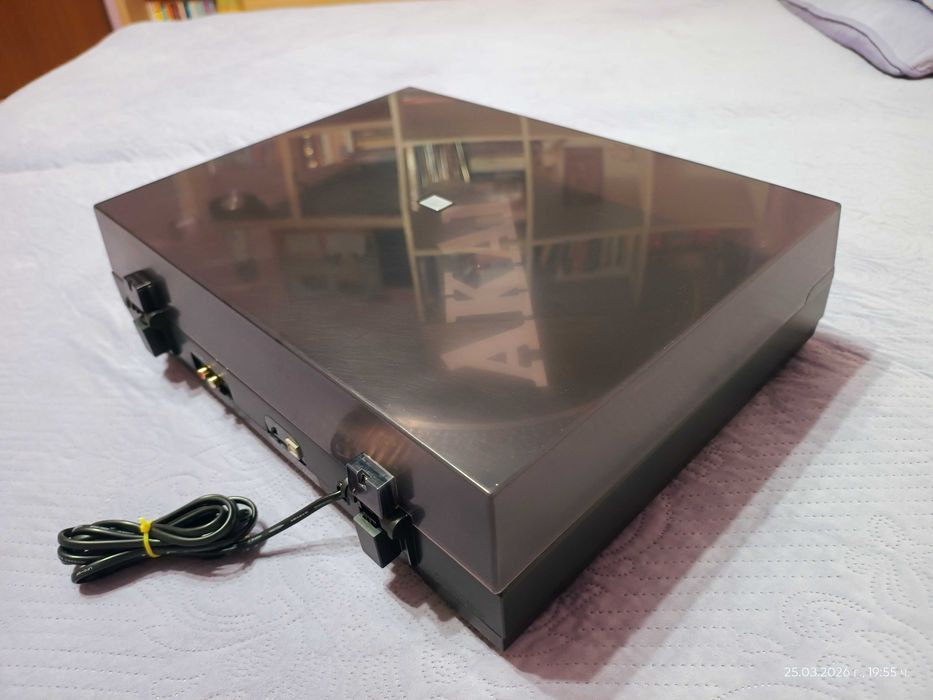 Продавам грамофон AKAI ATT05U с USB