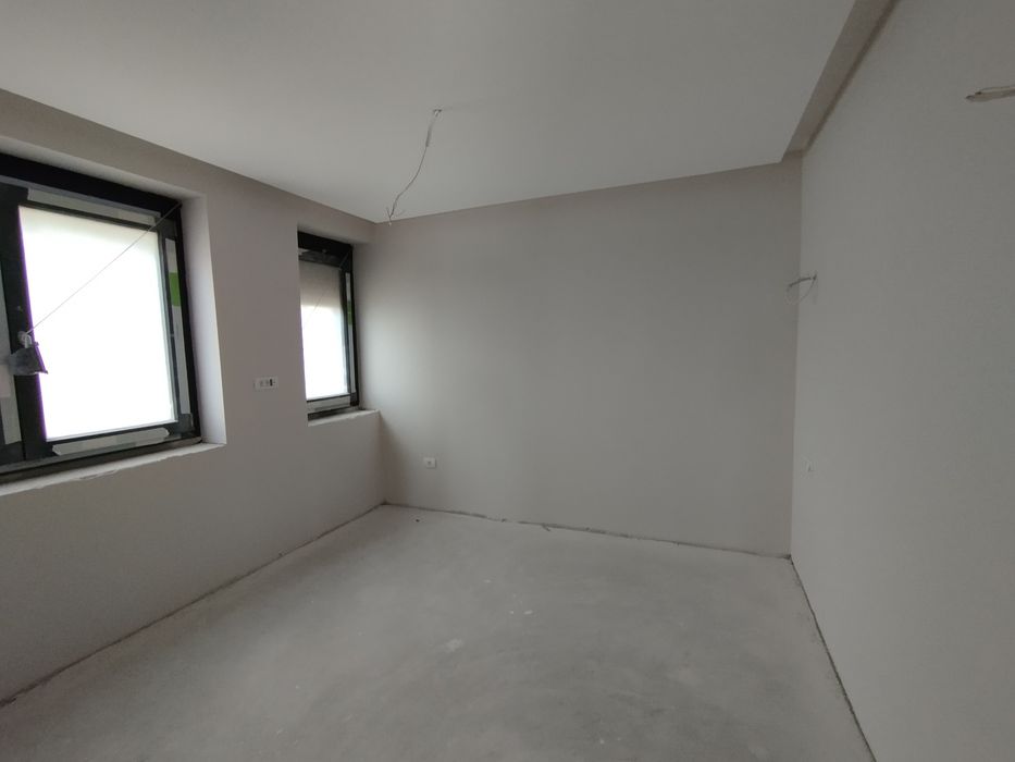 Amenajariinterioare, exterioare. Tencuieli mecanizate, gleturi